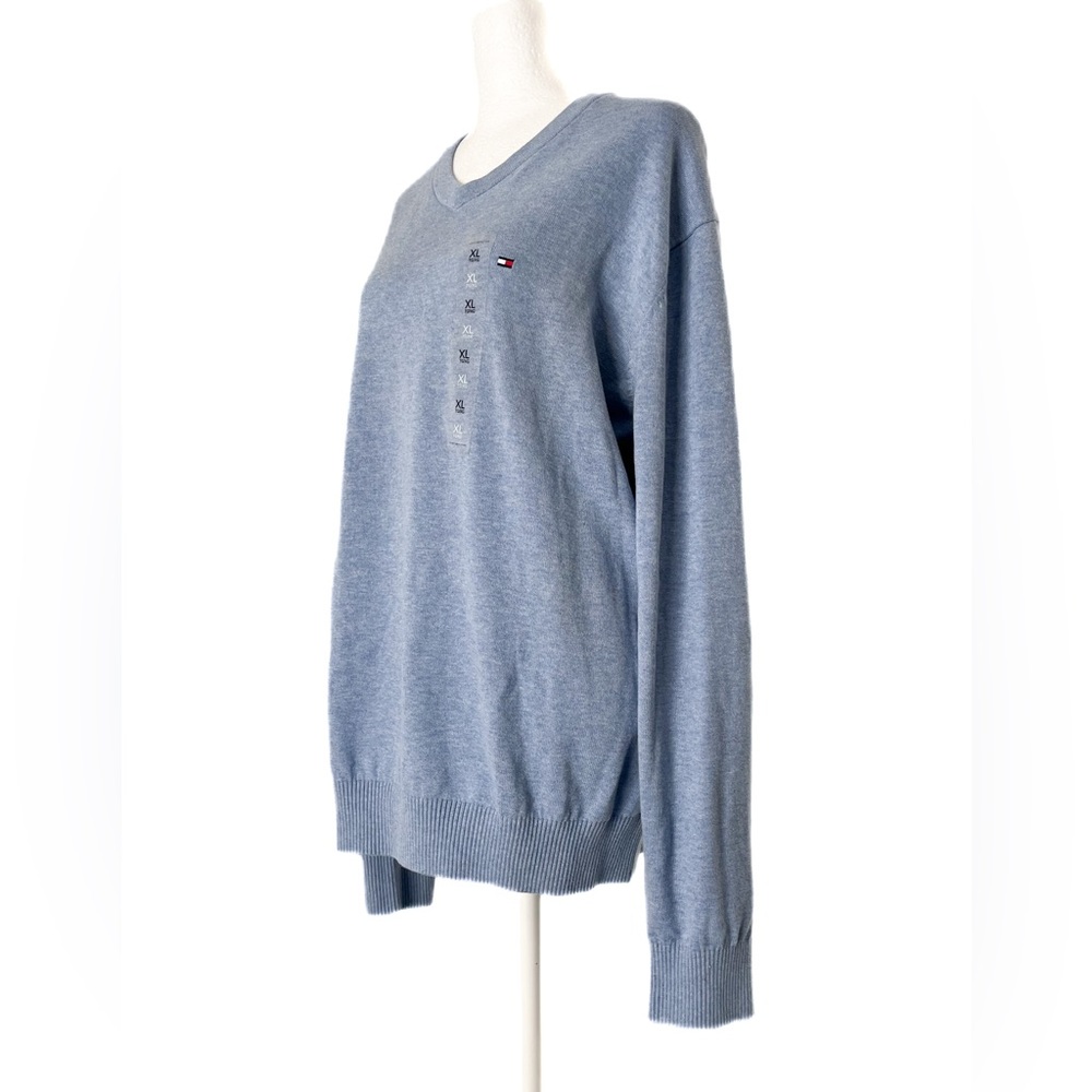 Tommy Hilfiger Men’s FLAG LOGO V-NECK SWEATER, In Cloud Heather - Picture 4 of 6